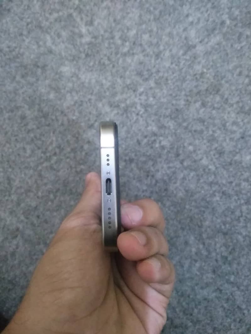 Apple iPhone 15 Pro 3