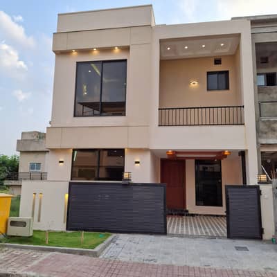 5 MARLA BEAUTIFUL DESIGNER HOUSE FOR SALE