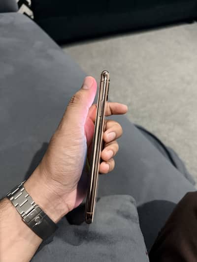 Apple iPhone Xs Max Gold color waterpack 512GB