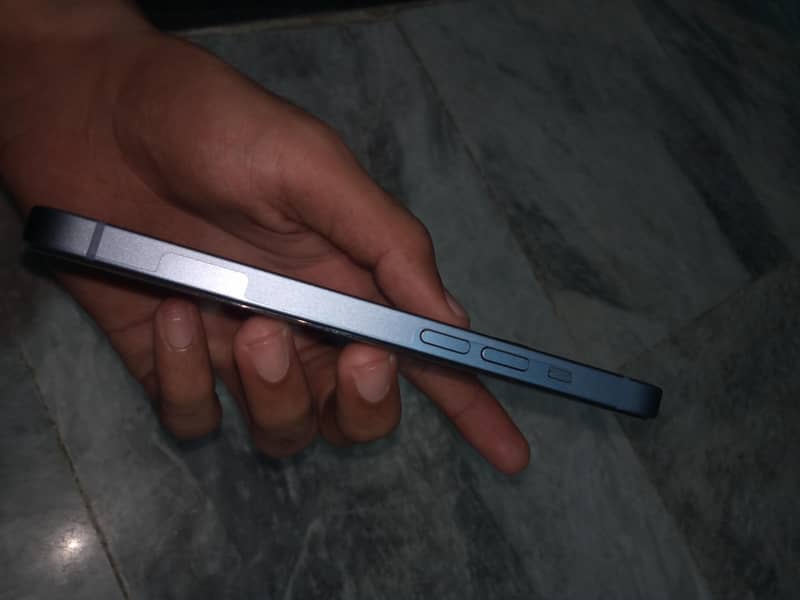 Apple iPhone 14 3