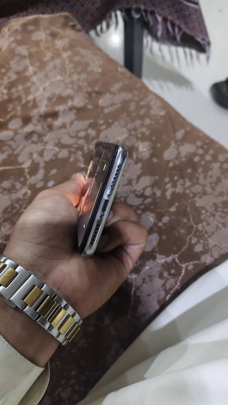 Apple iPhone X 3