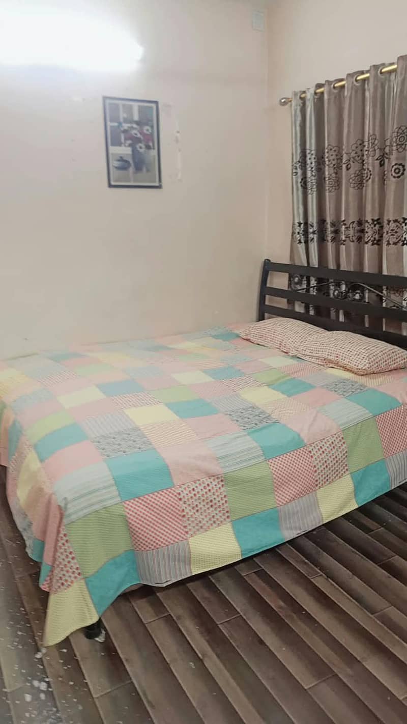 bed and almari 0