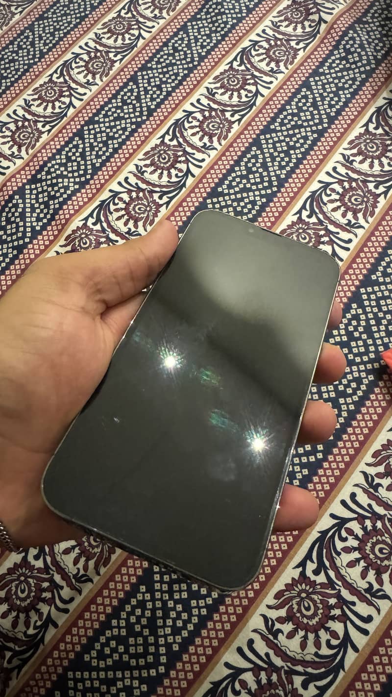 Apple iPhone 13 Pro Max 4