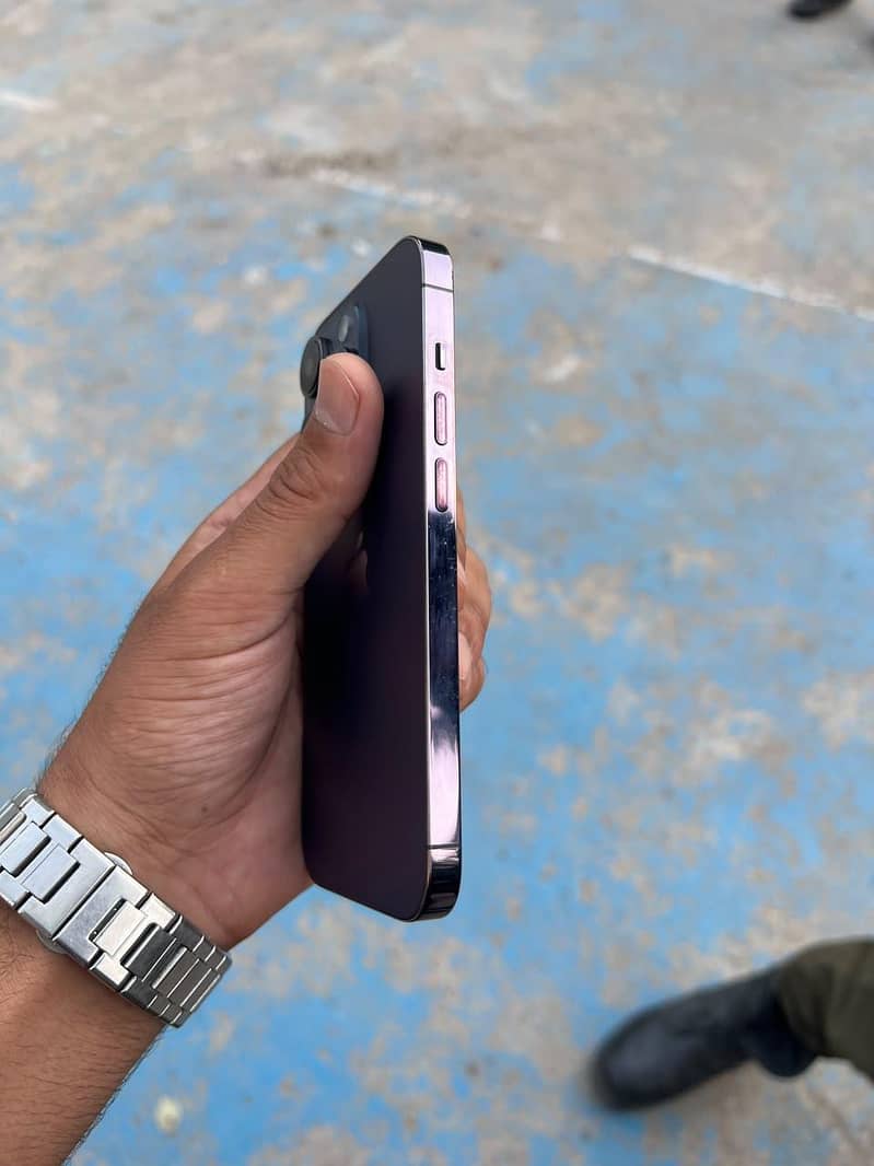 Apple iPhone 14 Pro 0