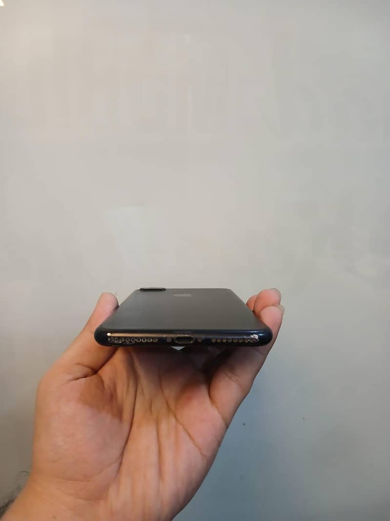 Apple iPhone 7 Plus 1