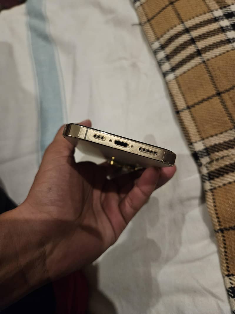 Apple iPhone 13 Pro 4
