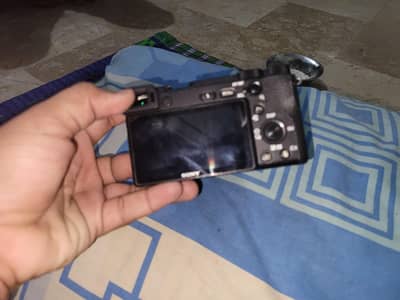 bilkul ok he sony a6500 he camera 30 mm ka lens bhi he jis bhai ko