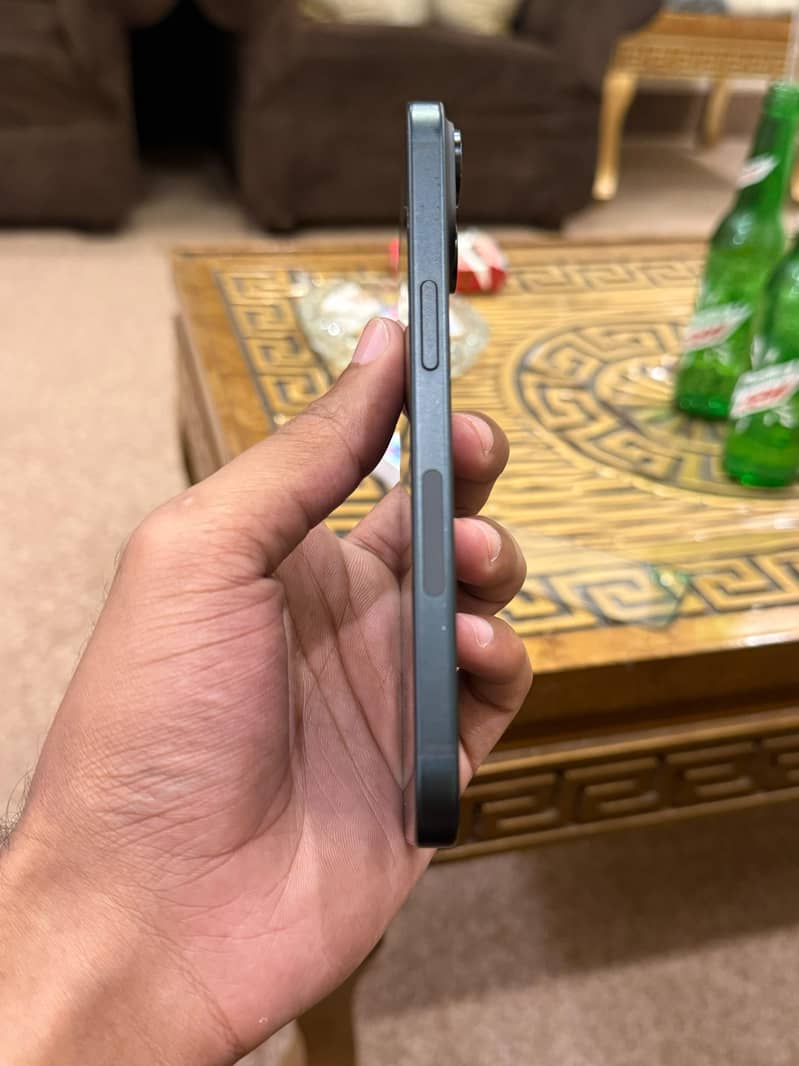 Apple iPhone 15 (128) 3