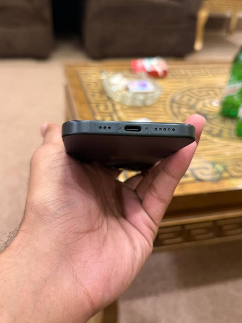 Apple iPhone 15 (128) 4
