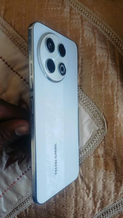 Tecno SPARK 30 Pro full box