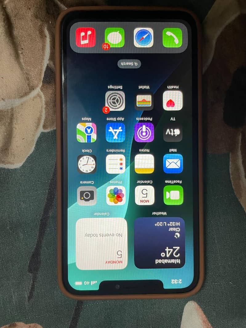 Apple iPhone XS Max 10
