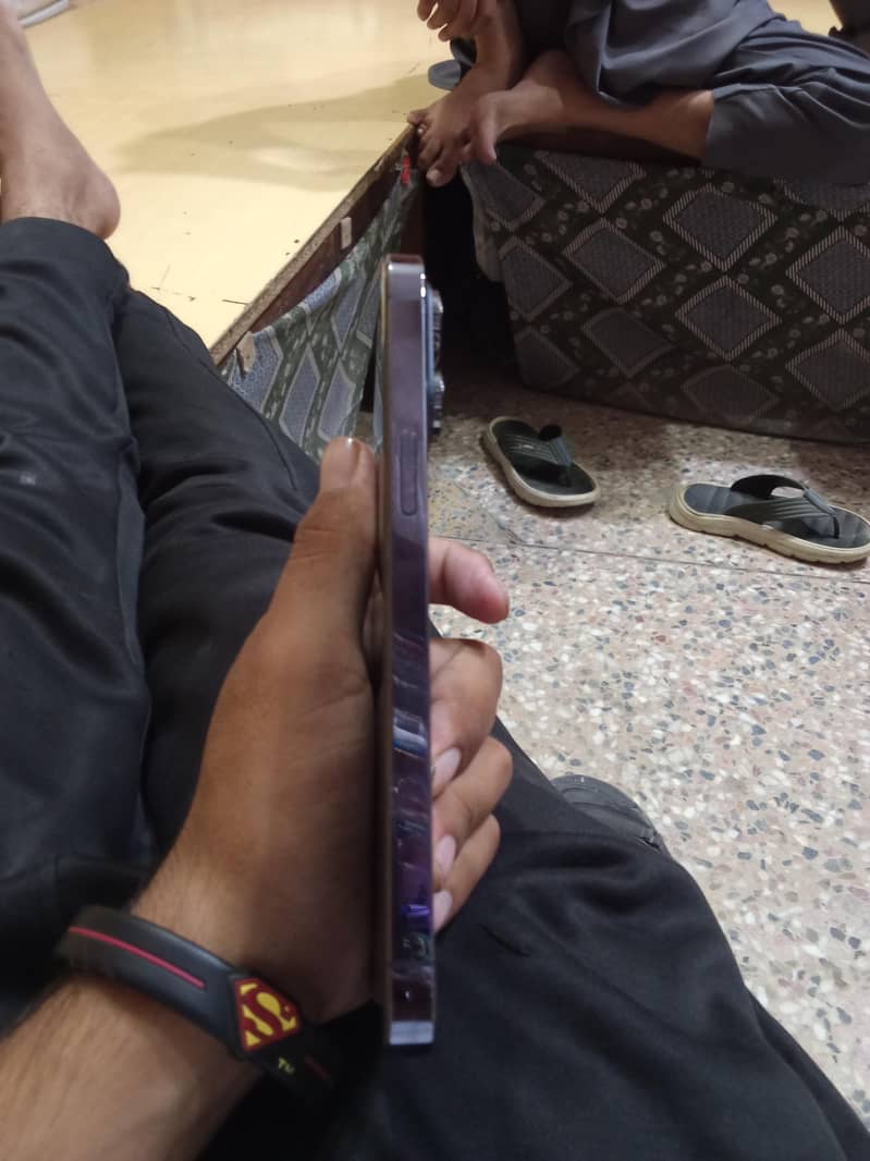 Apple iPhone 14 Pro Max 4