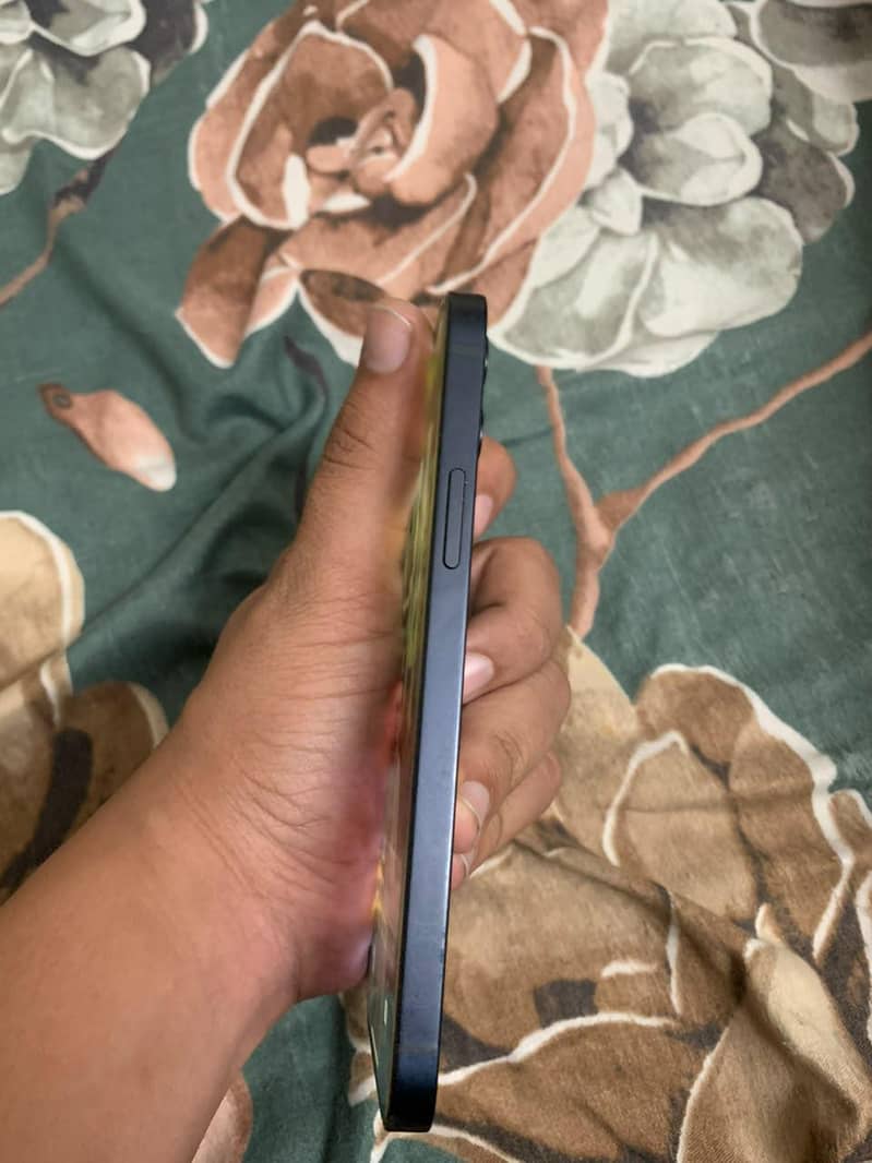 Apple iPhone 12 2