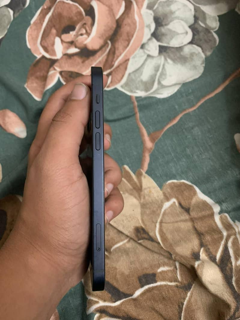 Apple iPhone 12 3