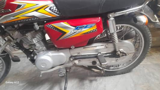 Honda 125 2025 model condition 10/10 red colour