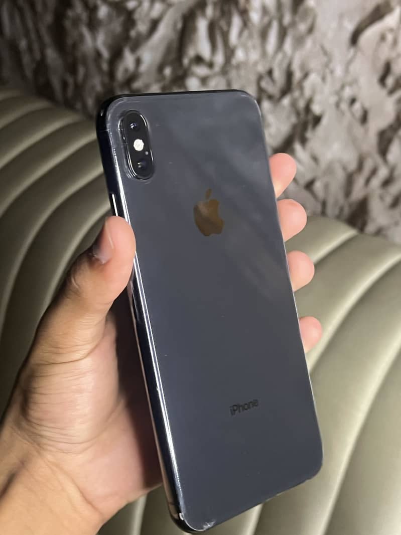 Apple iPhone XS Max 2