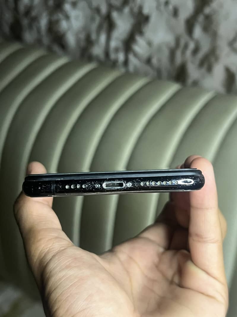 Apple iPhone XS Max 3