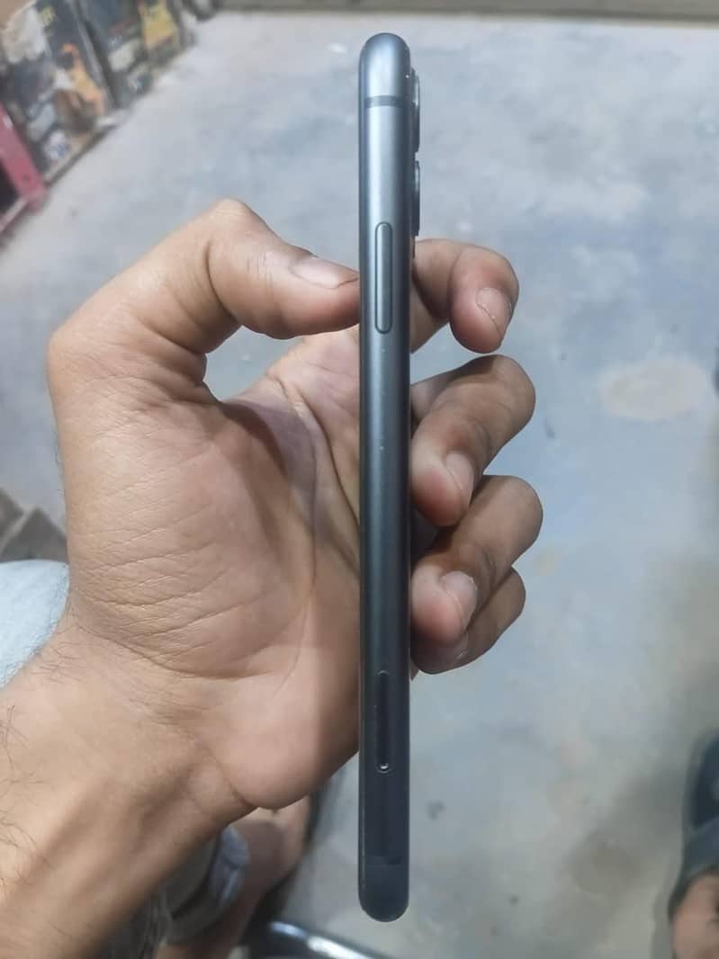 Apple iPhone 11 4