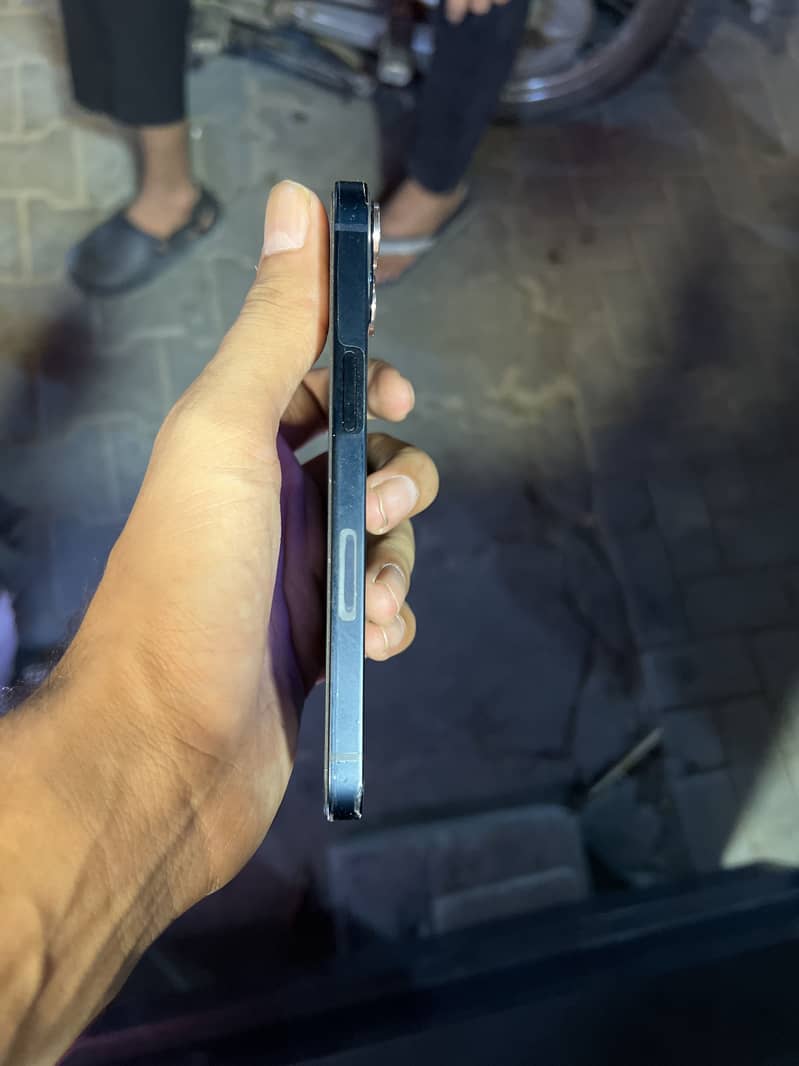 Apple iPhone 13 1
