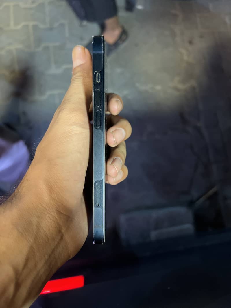 Apple iPhone 13 2