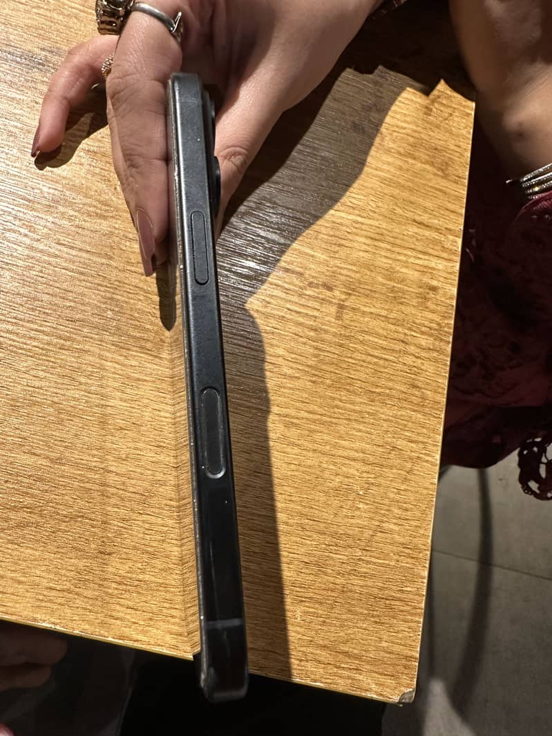 Apple iPhone 16 jv 1