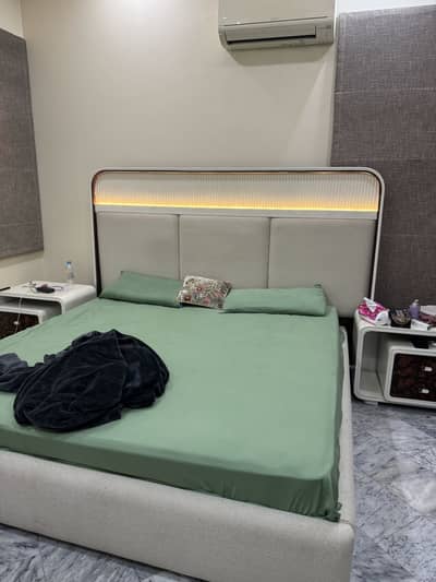 King Bed Set Like brand New