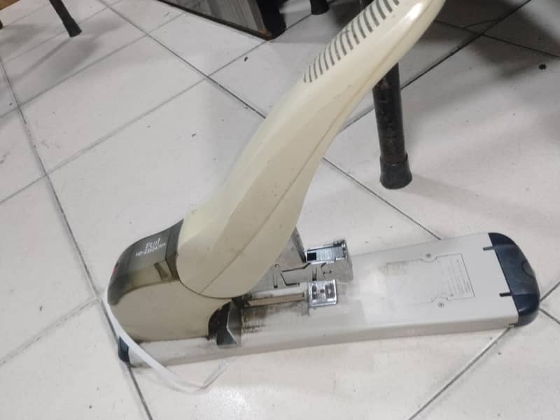 STAPLER 0