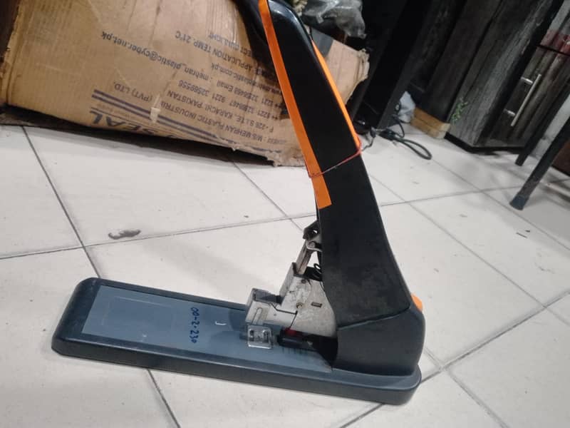 STAPLER 1