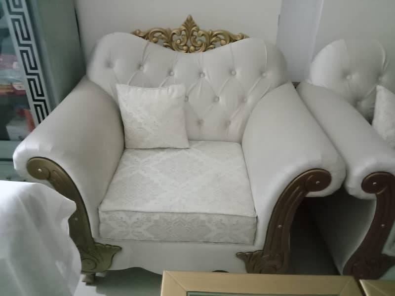 crown sofa set 0