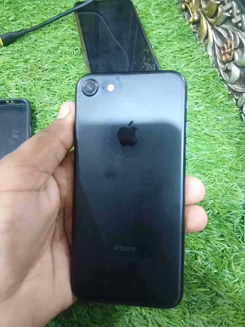 Apple iPhone 7 2