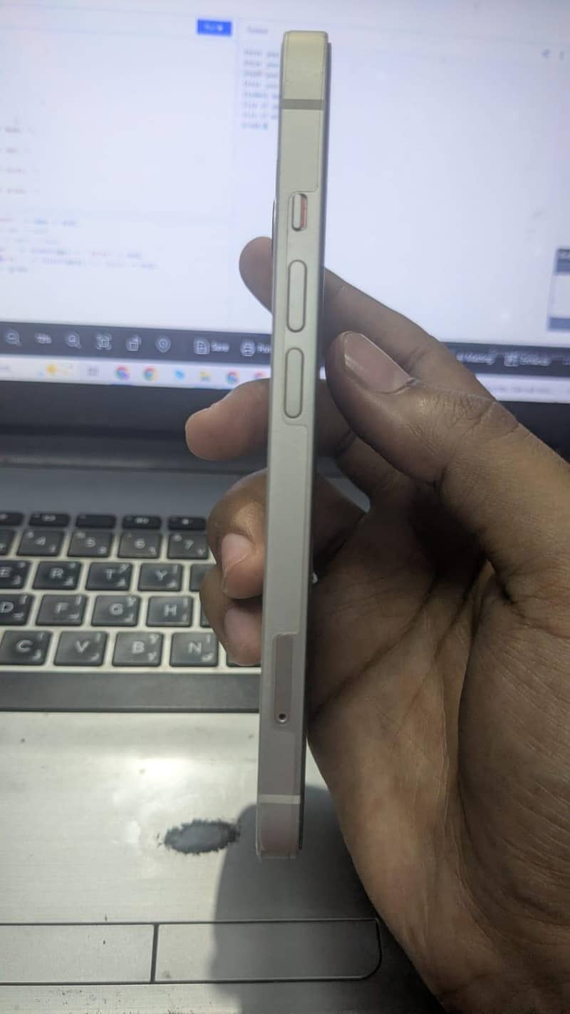 Apple iPhone 13 2
