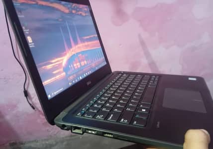 Dell core i 3 generation 6 8 Ram 128 gb