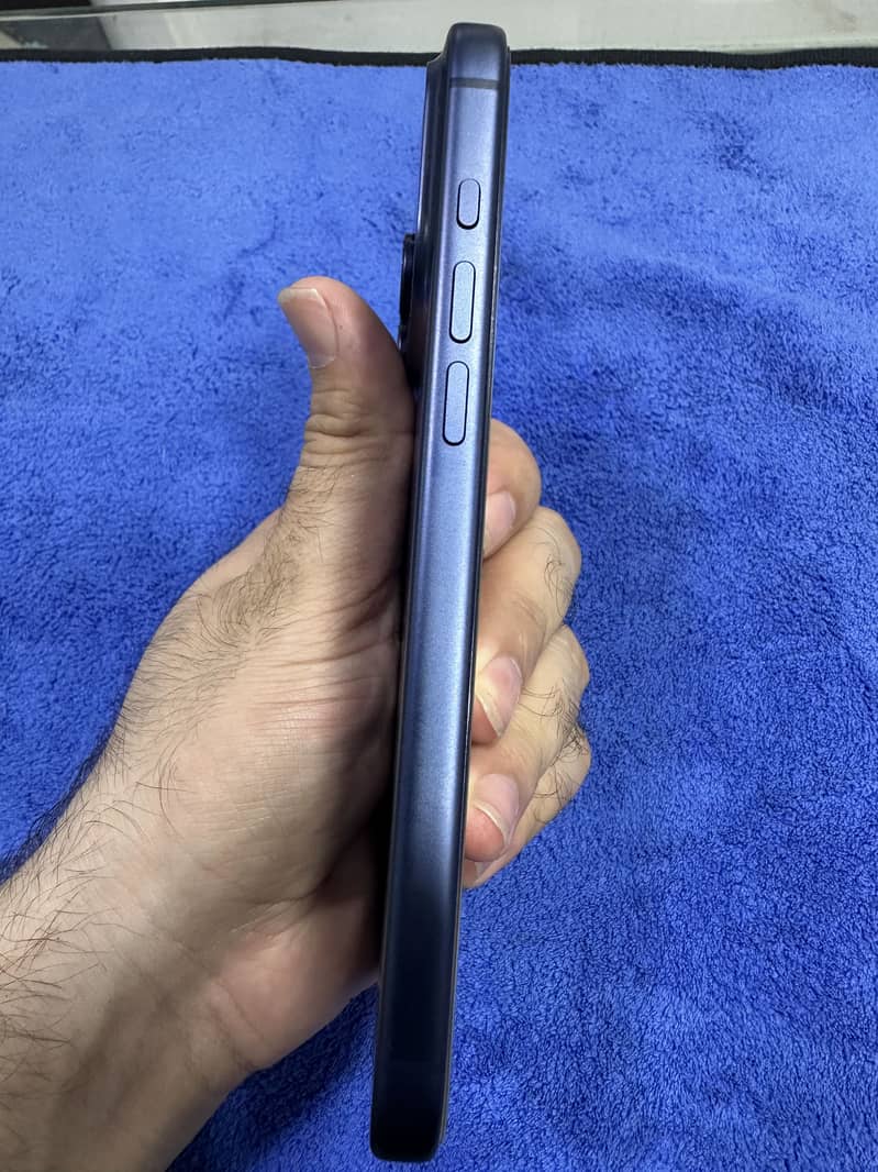 Apple iPhone 17 Pro Max 4