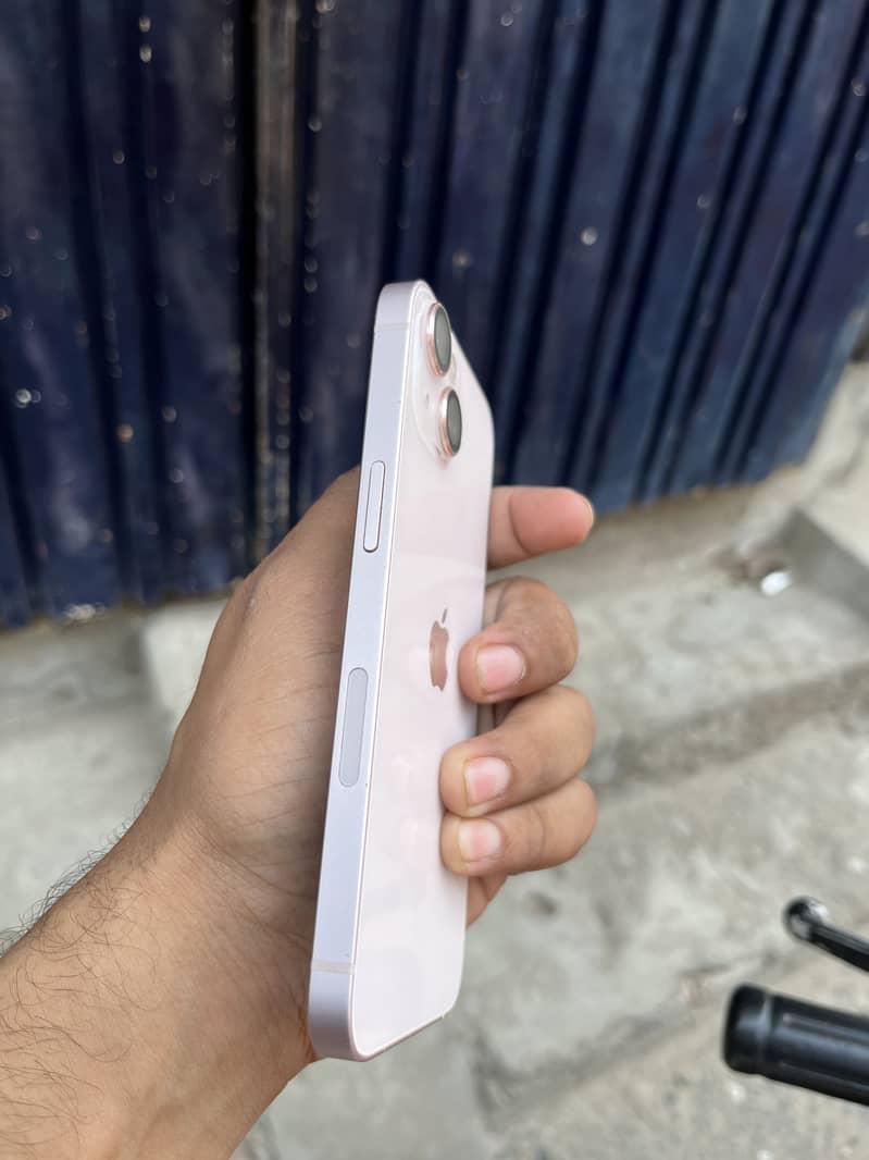 Apple iPhone 13 0