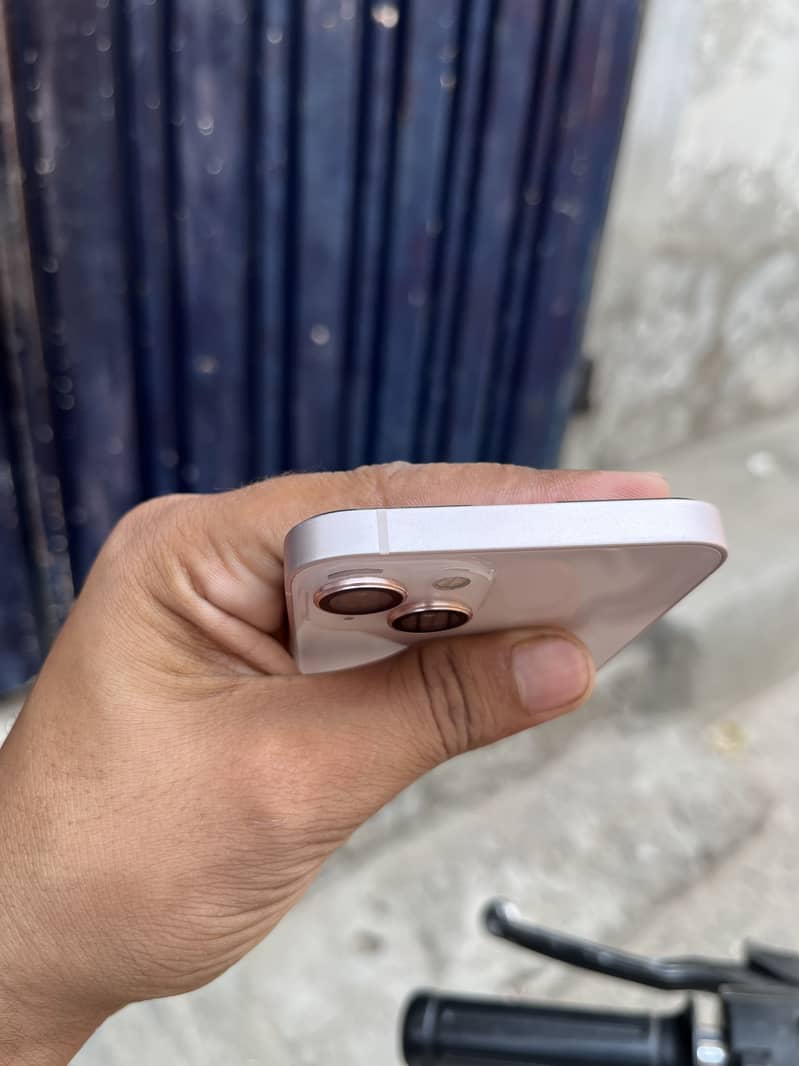 Apple iPhone 13 1