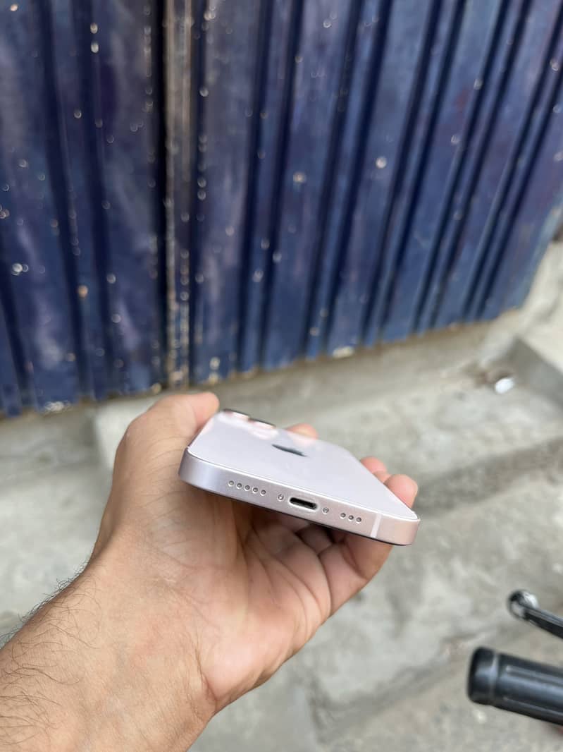 Apple iPhone 13 5