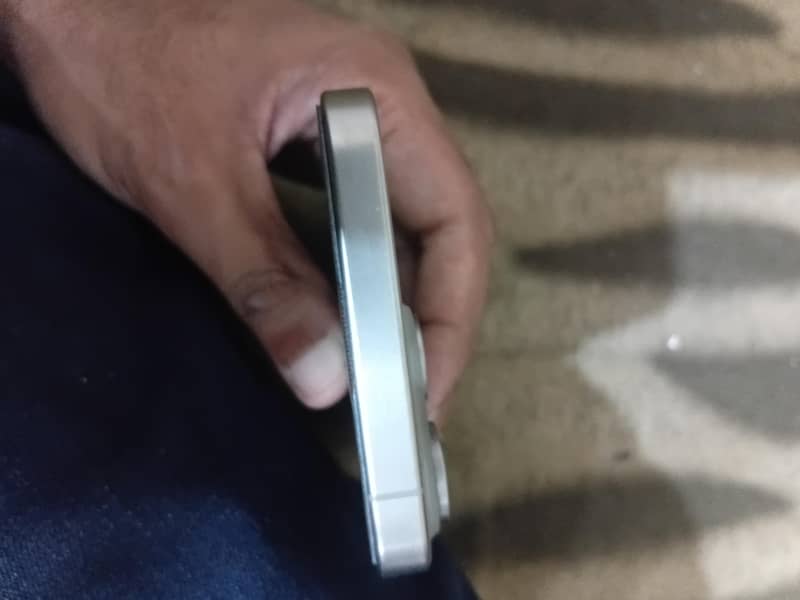 Apple iPhone 15 Pro Max 1