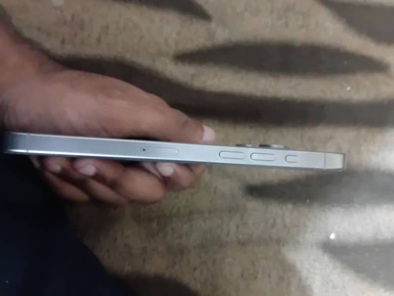 Apple iPhone 15 Pro Max 2