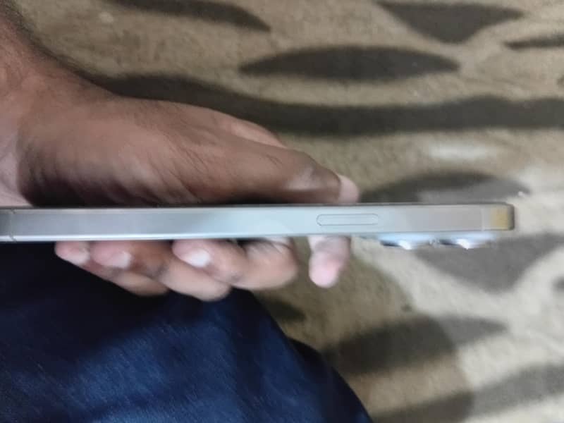 Apple iPhone 15 Pro Max 4