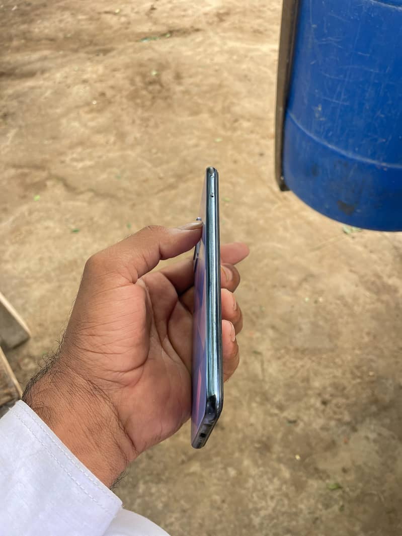 Vivo V21e 4
