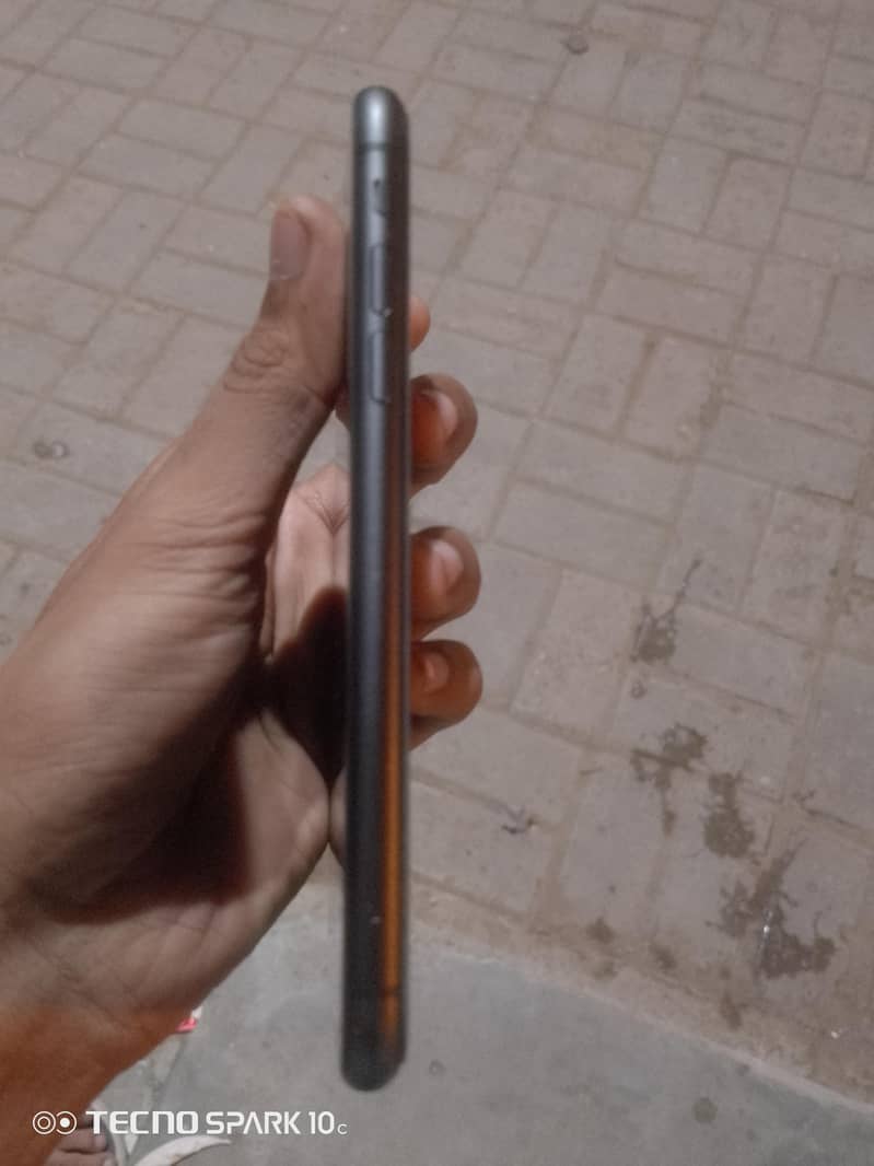 Apple iPhone 11 3