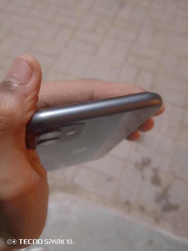 Apple iPhone 11 4