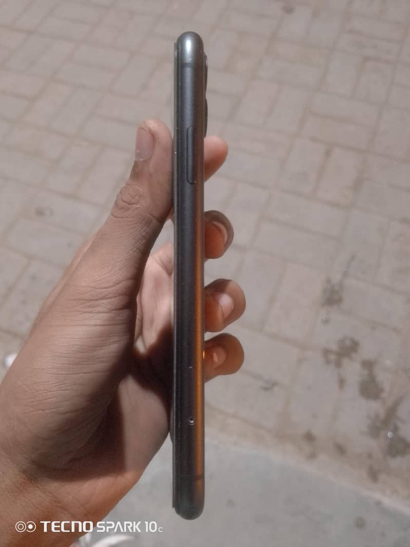 Apple iPhone 11 7