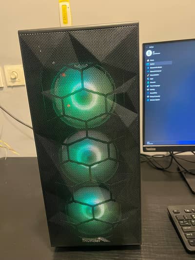 AMD Ryzen 7 5700X 8-Core, RTX 4060 8GB RAM: 24 GB, 1 TB Storage