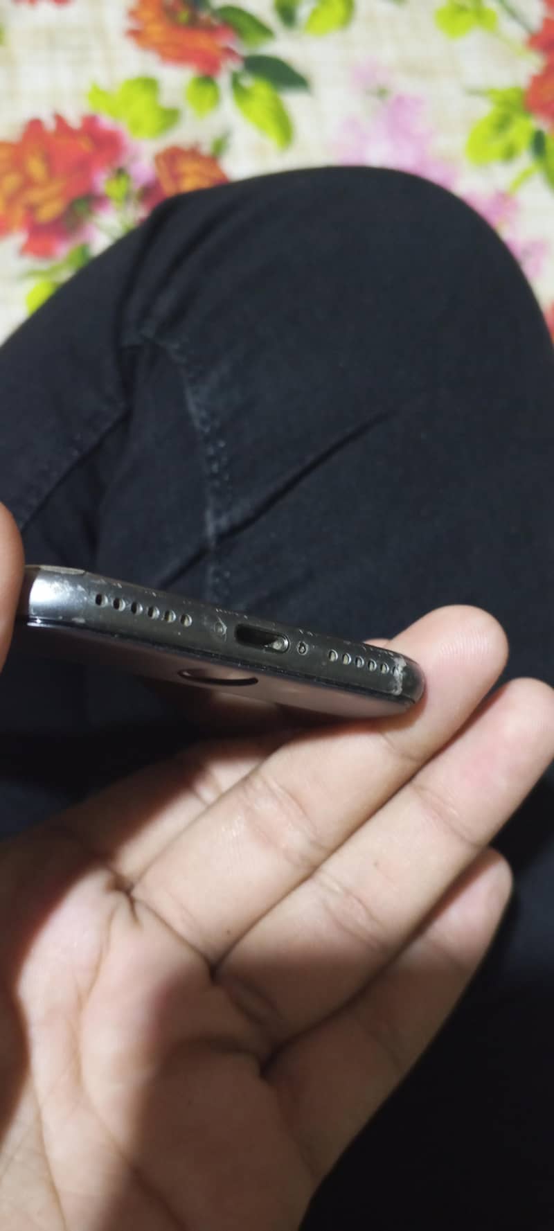 Apple iPhone 8 4