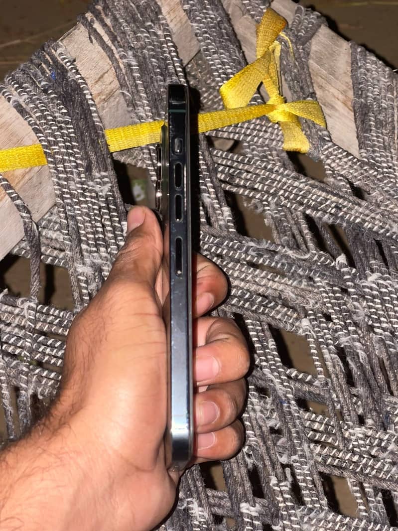 Apple iPhone 13 Pro Max 1