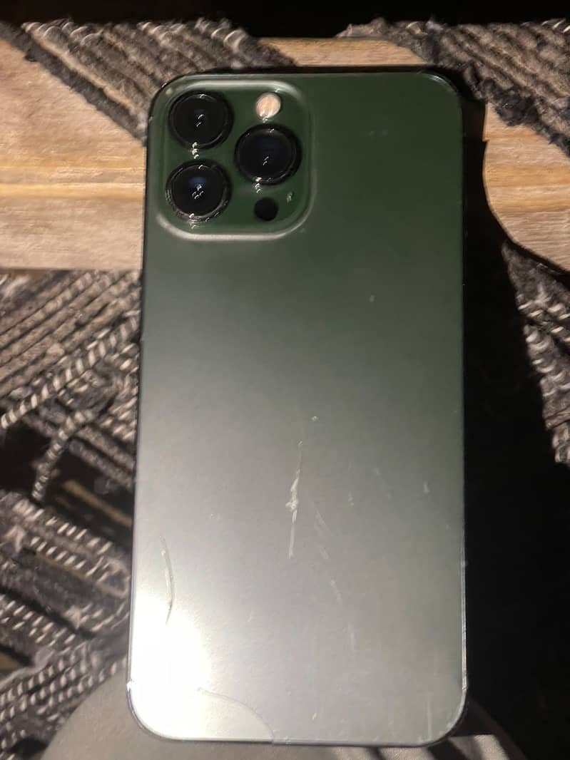 Apple iPhone 13 Pro Max 4