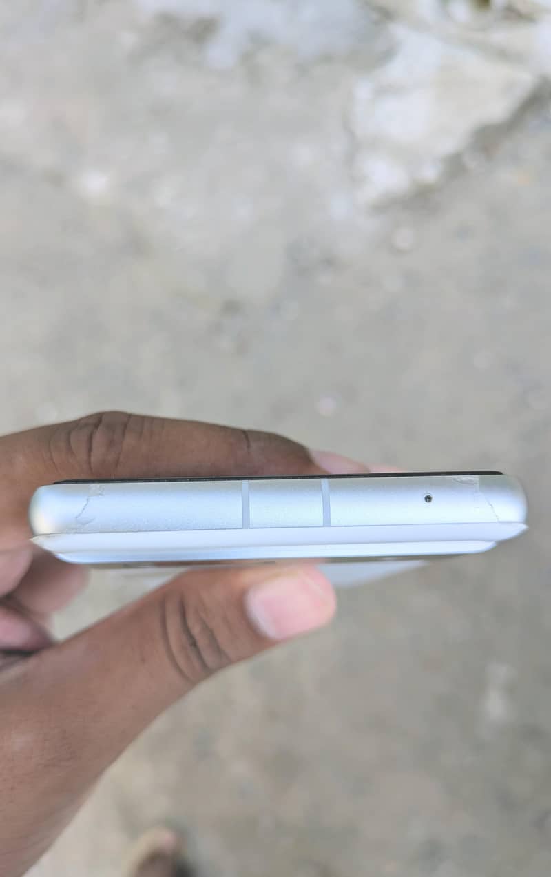 Google Pixel 7a 4