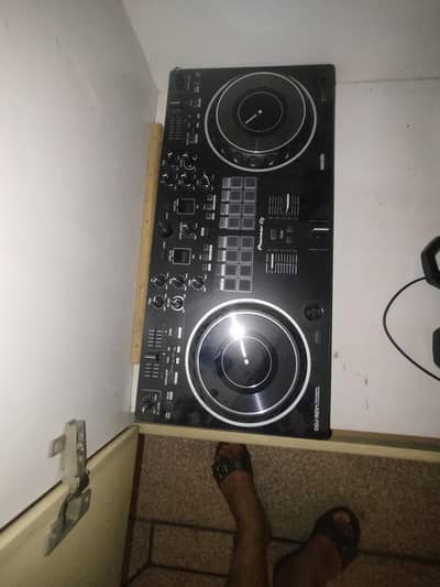 Pioneer DDJ-REV1 DJ Controller (Mint / Like New Condition)