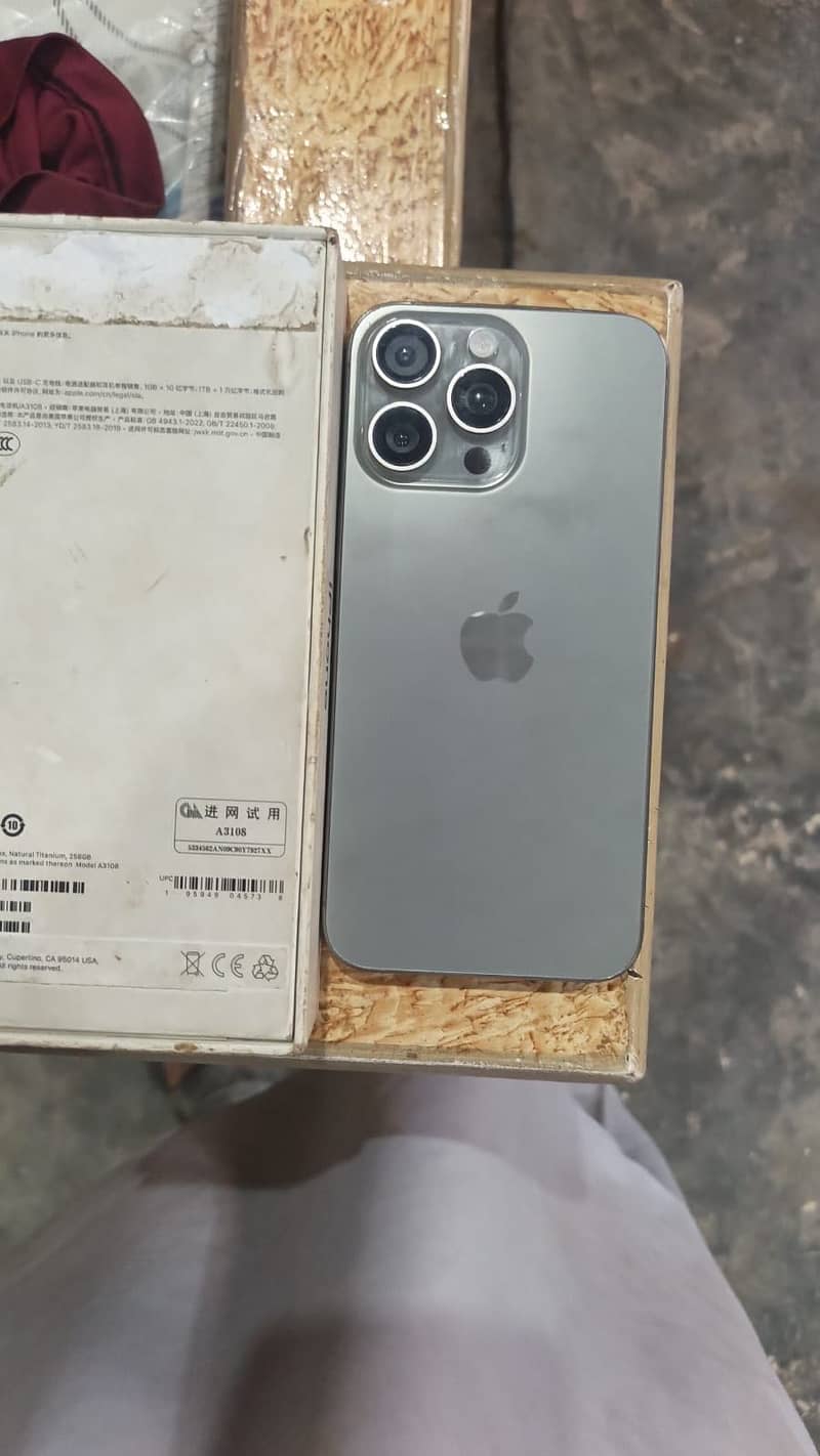 Apple iPhone 15 Pro Max 6